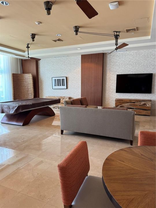 For Rent: $2,650 (1 beds, 1 baths, 875 Square Feet)
