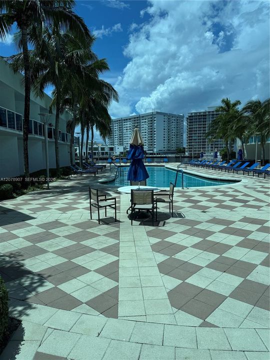 For Rent: $2,650 (1 beds, 1 baths, 875 Square Feet)
