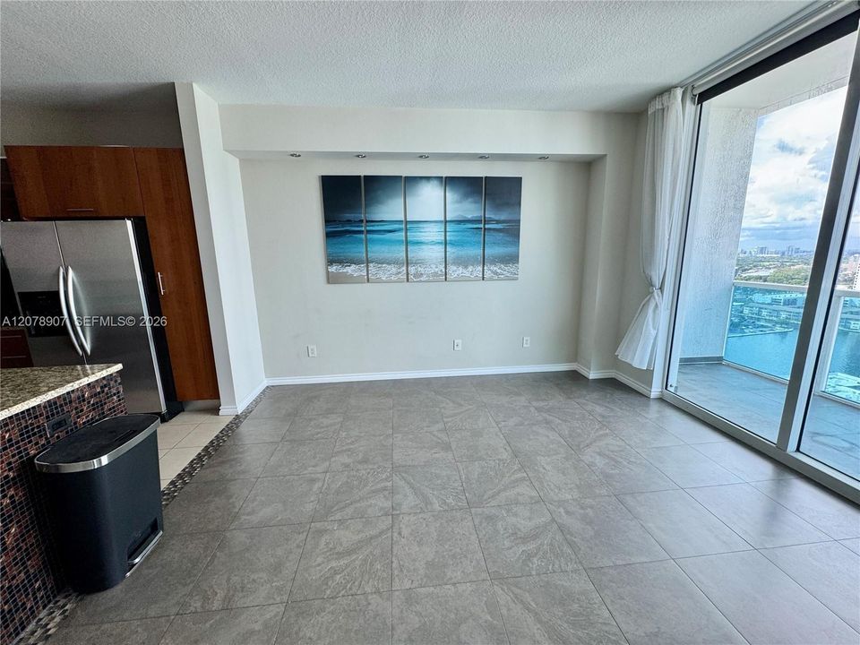 For Rent: $2,650 (1 beds, 1 baths, 875 Square Feet)