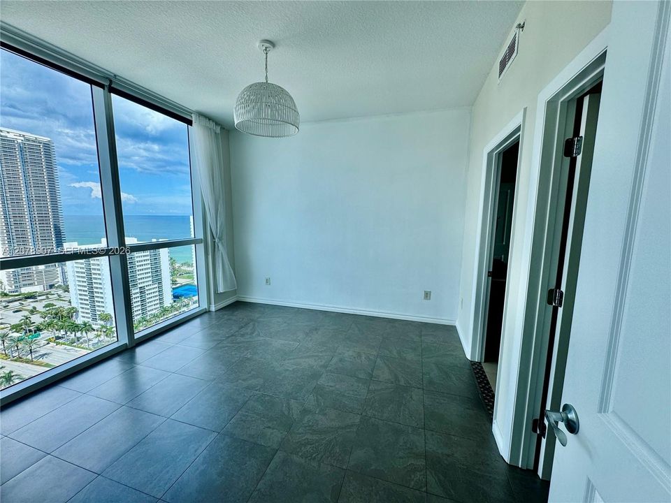 For Rent: $2,650 (1 beds, 1 baths, 875 Square Feet)