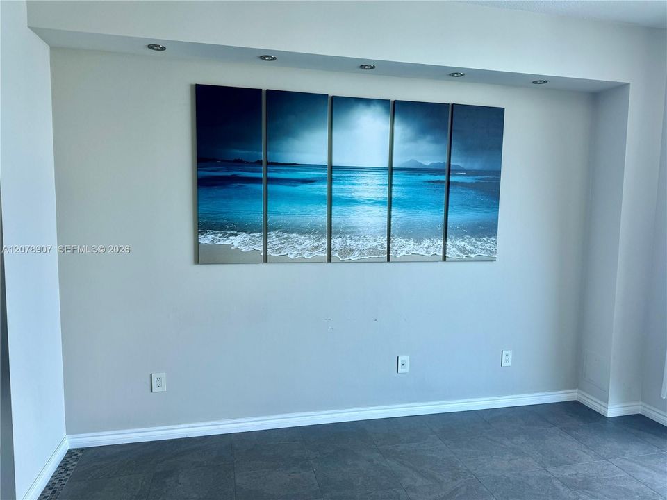 For Rent: $2,650 (1 beds, 1 baths, 875 Square Feet)