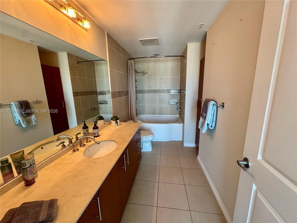 For Rent: $2,650 (1 beds, 1 baths, 875 Square Feet)