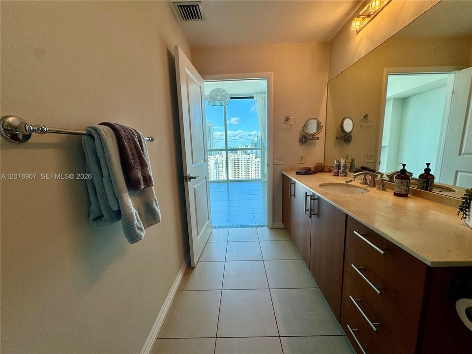 For Rent: $2,650 (1 beds, 1 baths, 875 Square Feet)