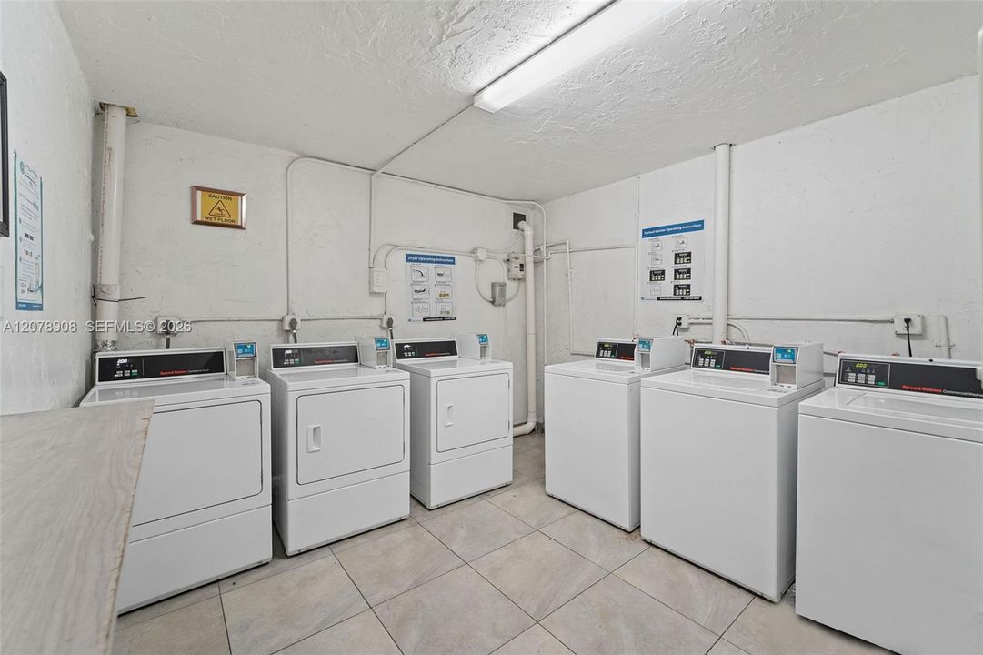 В аренду: $1,800 (1 спален, 1 ванн, 810 Квадратных фут)