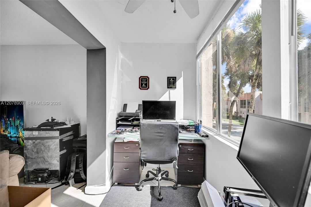 For Sale: $155,000 (1 beds, 1 baths, 750 Square Feet)