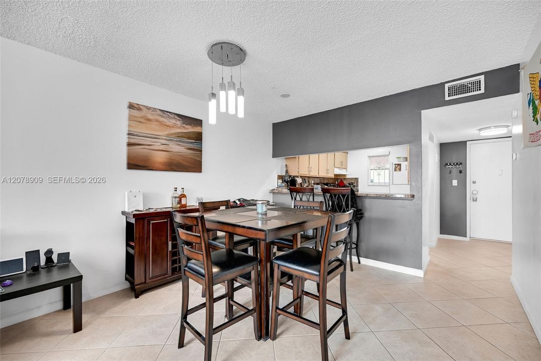 For Sale: $155,000 (1 beds, 1 baths, 750 Square Feet)