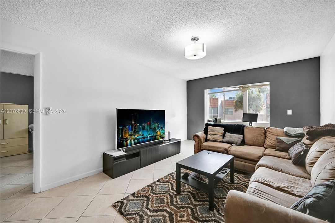 For Sale: $155,000 (1 beds, 1 baths, 750 Square Feet)