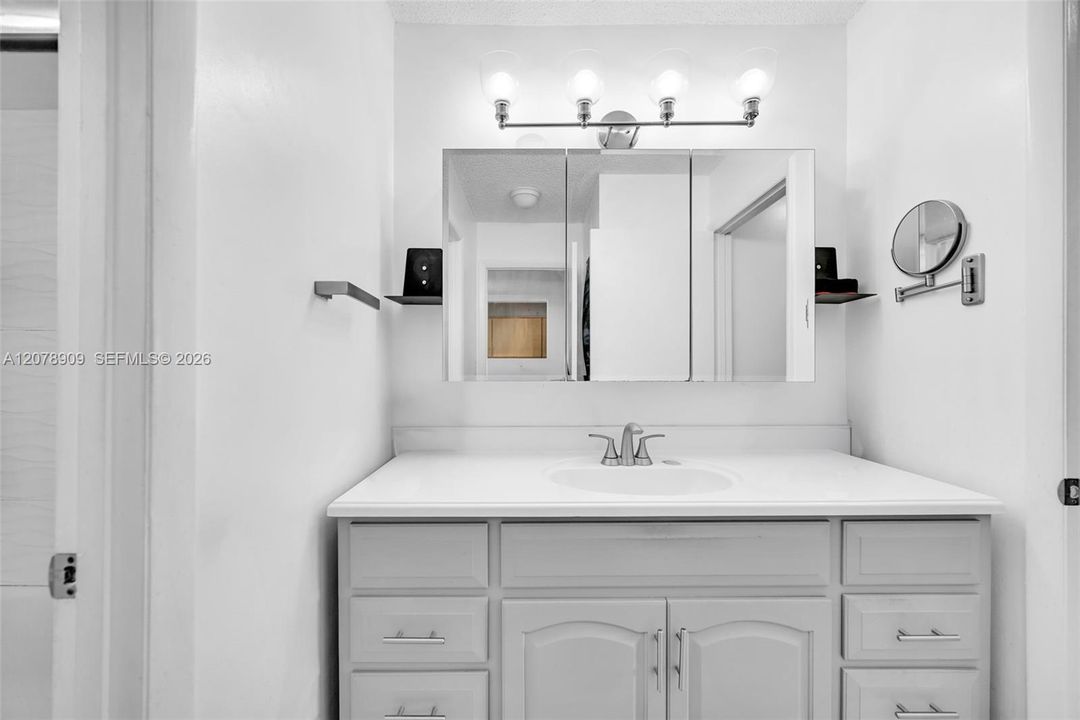 For Sale: $155,000 (1 beds, 1 baths, 750 Square Feet)