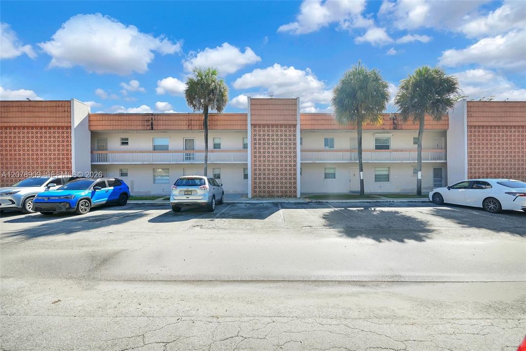 For Sale: $155,000 (1 beds, 1 baths, 750 Square Feet)
