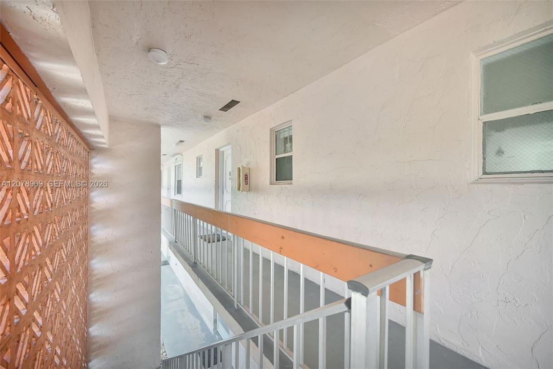 For Sale: $155,000 (1 beds, 1 baths, 750 Square Feet)