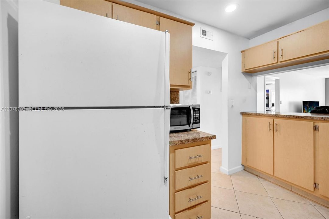 For Sale: $155,000 (1 beds, 1 baths, 750 Square Feet)