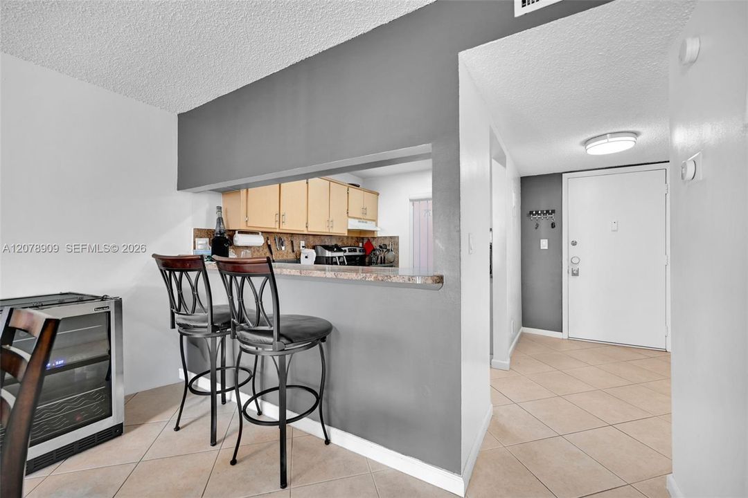 For Sale: $155,000 (1 beds, 1 baths, 750 Square Feet)