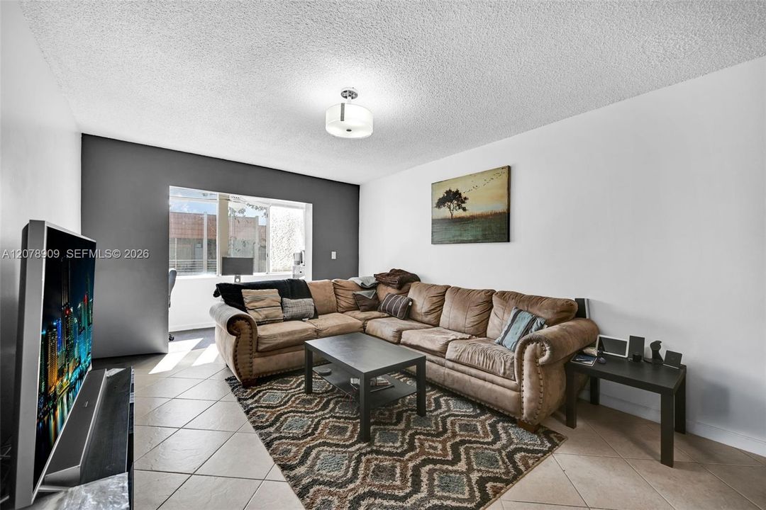 For Sale: $155,000 (1 beds, 1 baths, 750 Square Feet)