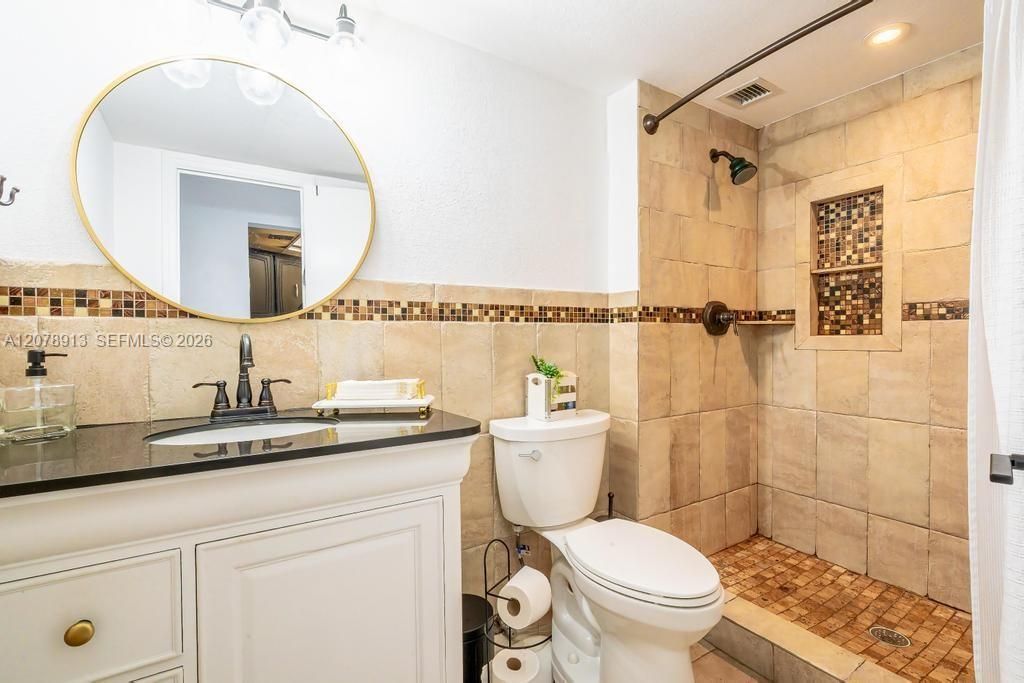 For Sale: $143,500 (2 beds, 2 baths, 1110 Square Feet)