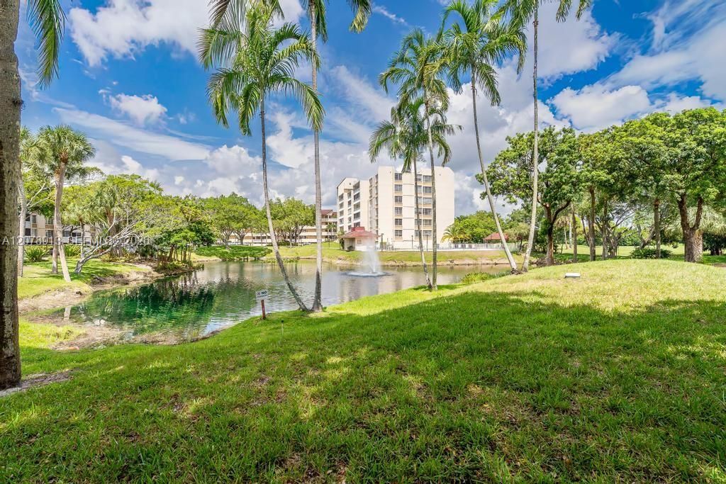 For Sale: $143,500 (2 beds, 2 baths, 1110 Square Feet)