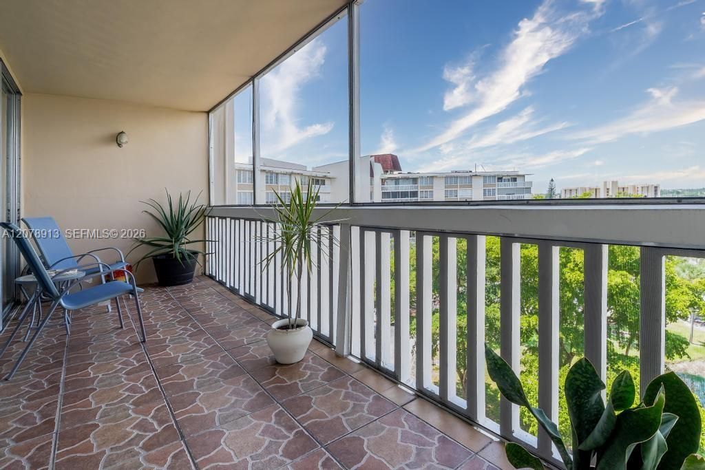 For Sale: $143,500 (2 beds, 2 baths, 1110 Square Feet)