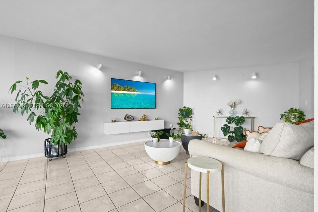 For Sale: $143,500 (2 beds, 2 baths, 1110 Square Feet)