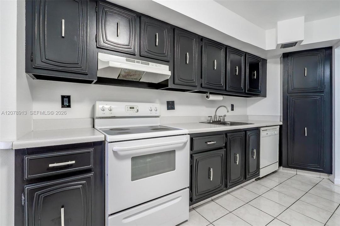 For Sale: $143,500 (2 beds, 2 baths, 1110 Square Feet)