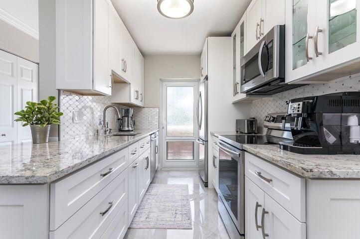 penthouse 204 kitchen 2