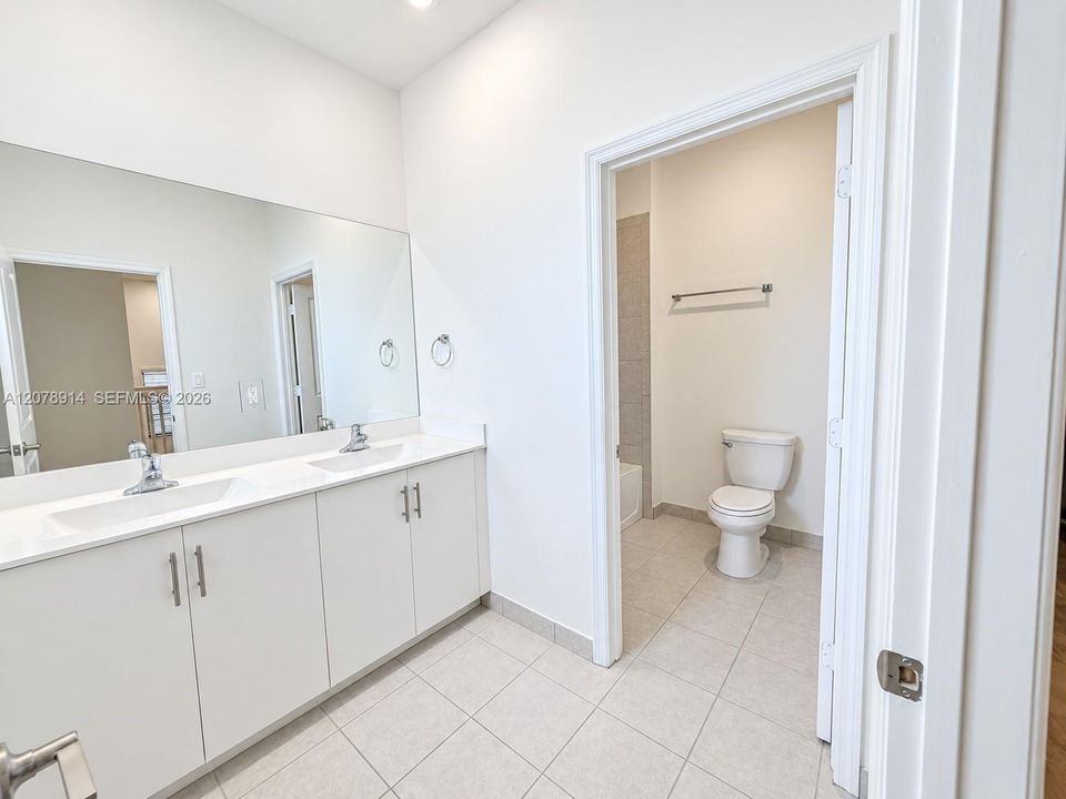 Shared Upstairs Bathroom
