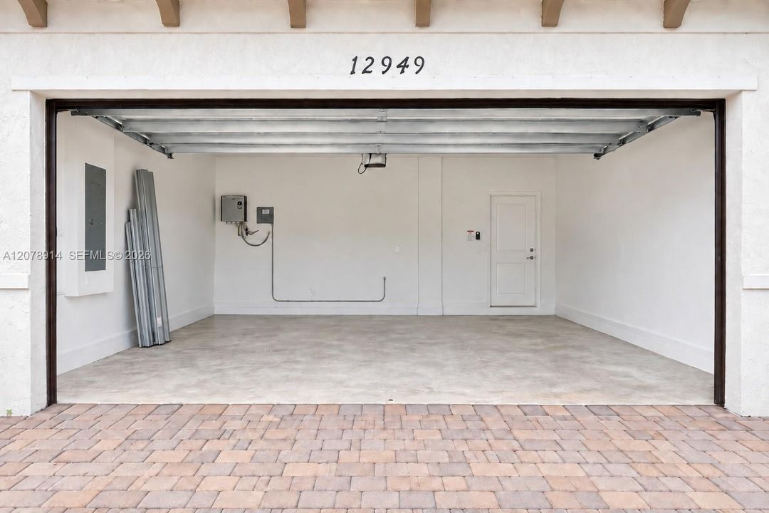 For Rent: $4,200 (4 beds, 3 baths, 3094 Square Feet)