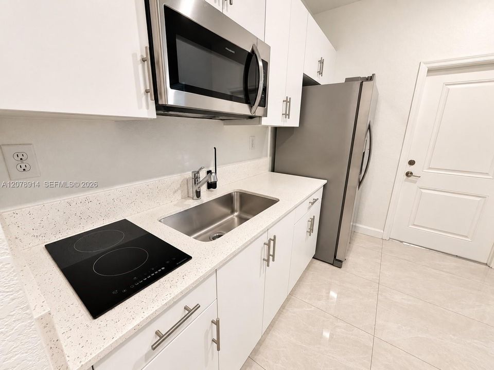 Private In-Law/Guest Suite - Kitchen