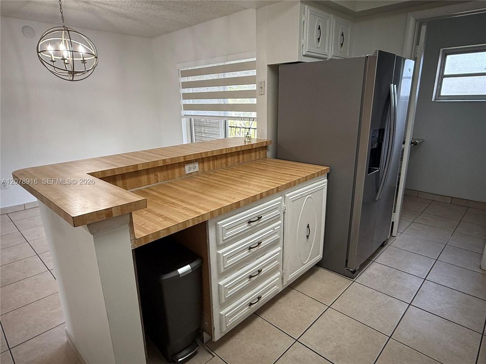 For Rent: $2,050 (1 beds, 1 baths, 1067 Square Feet)