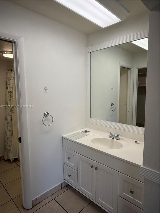 For Rent: $2,050 (1 beds, 1 baths, 1067 Square Feet)