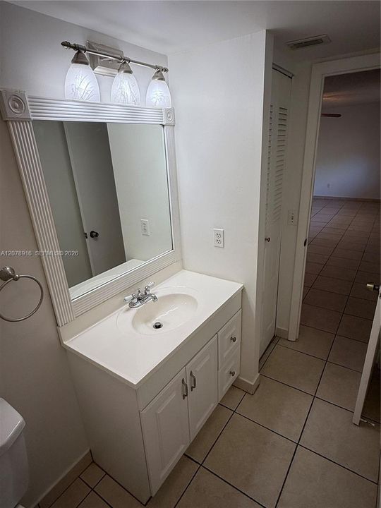 For Rent: $2,050 (1 beds, 1 baths, 1067 Square Feet)