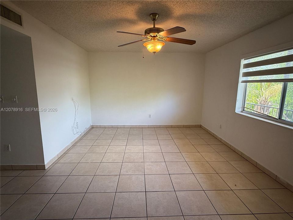 For Rent: $2,050 (1 beds, 1 baths, 1067 Square Feet)