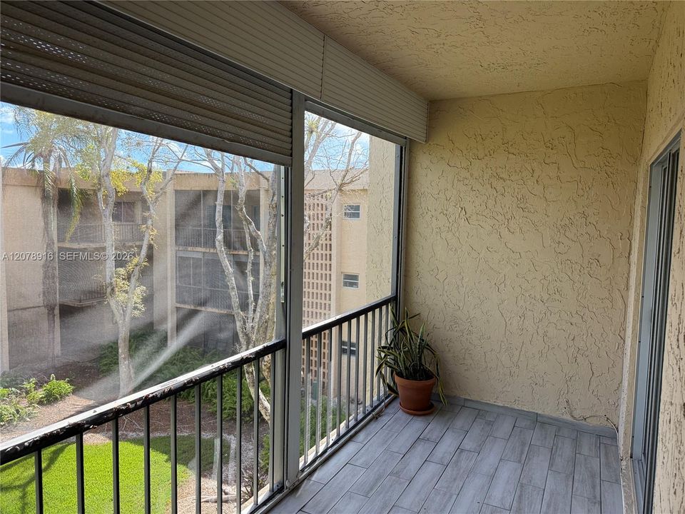 For Rent: $2,050 (1 beds, 1 baths, 1067 Square Feet)