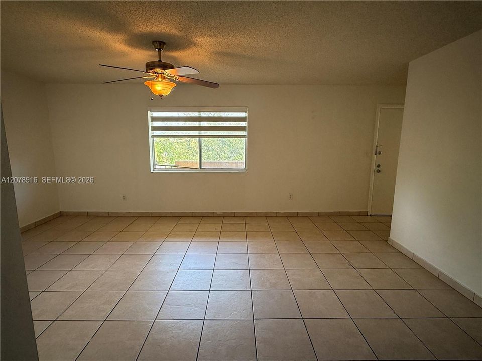 For Rent: $2,050 (1 beds, 1 baths, 1067 Square Feet)