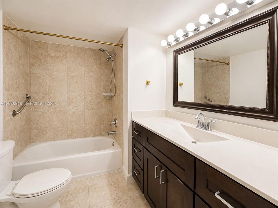 For Sale: $129,000 (1 beds, 1 baths, 887 Square Feet)