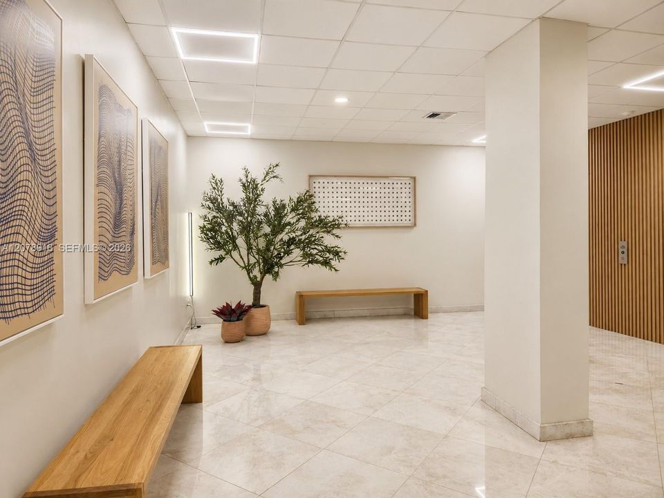 For Sale: $129,000 (1 beds, 1 baths, 887 Square Feet)