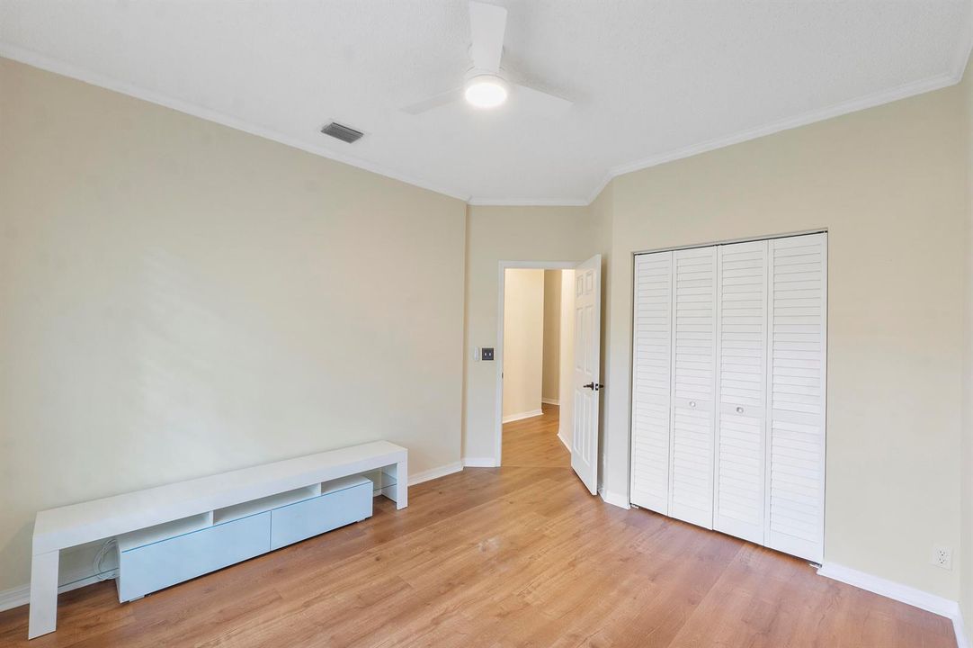 5877 NW 73rd Ct_020
