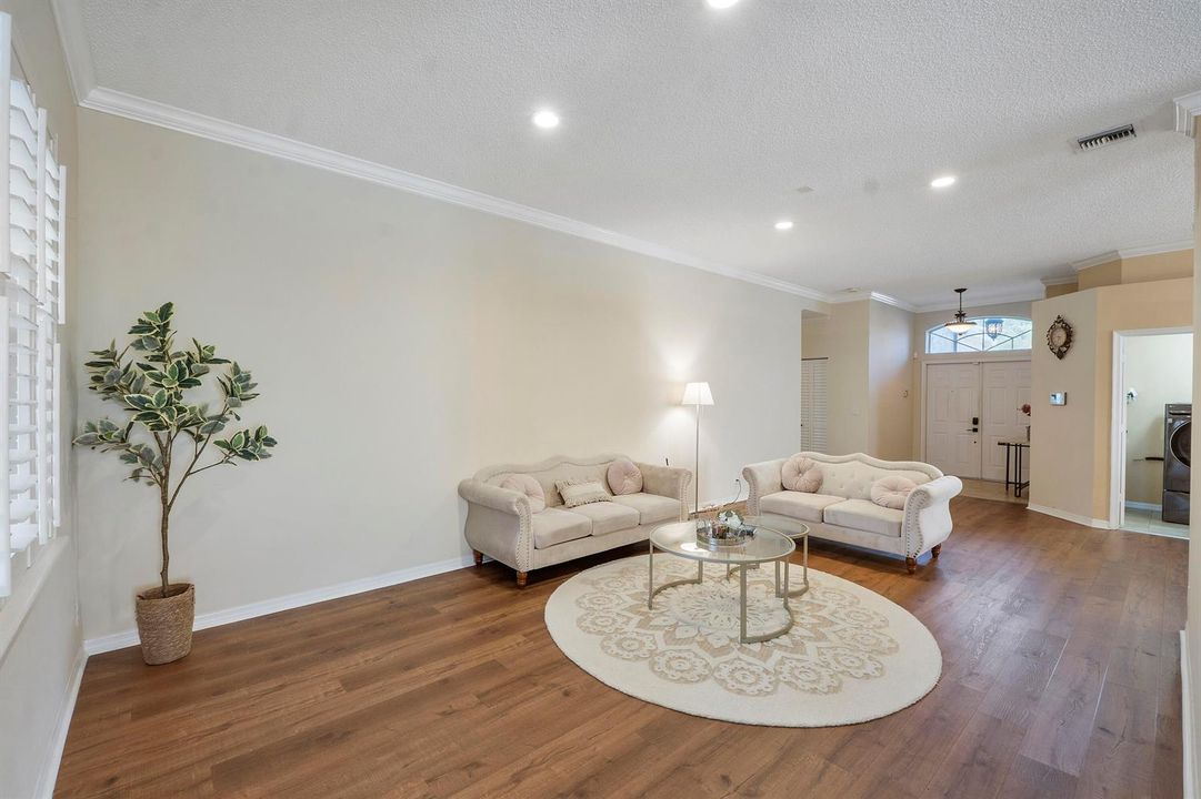 5877 NW 73rd Ct_011