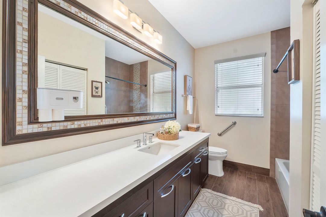5877 NW 73rd Ct_024