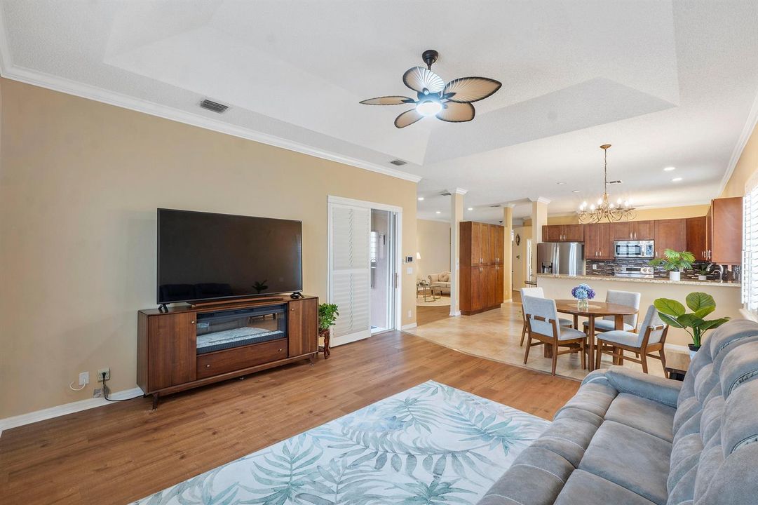 5877 NW 73rd Ct_016