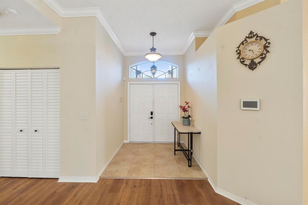 5877 NW 73rd Ct_006