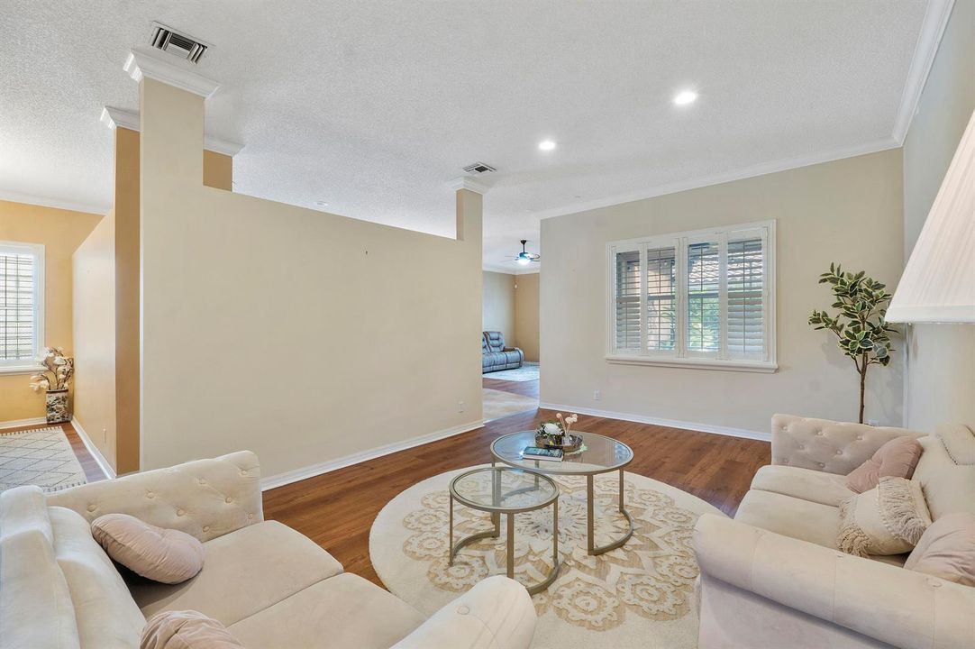 5877 NW 73rd Ct_010