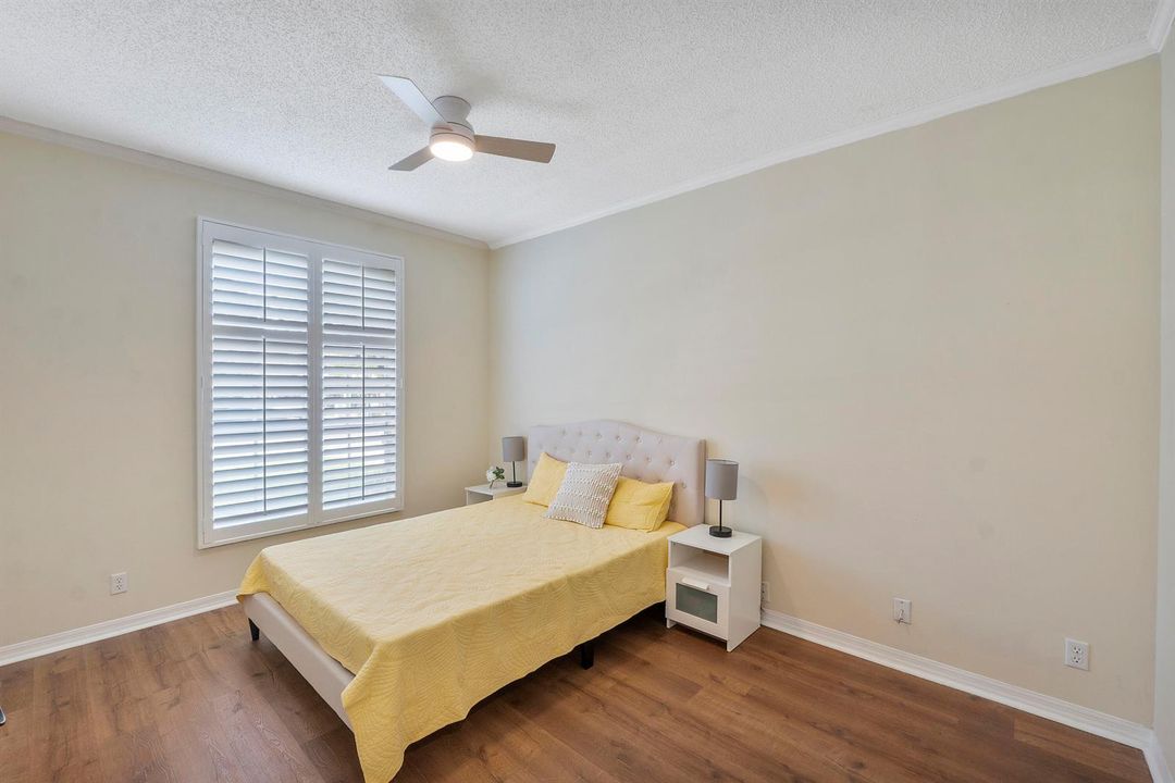 5877 NW 73rd Ct_022