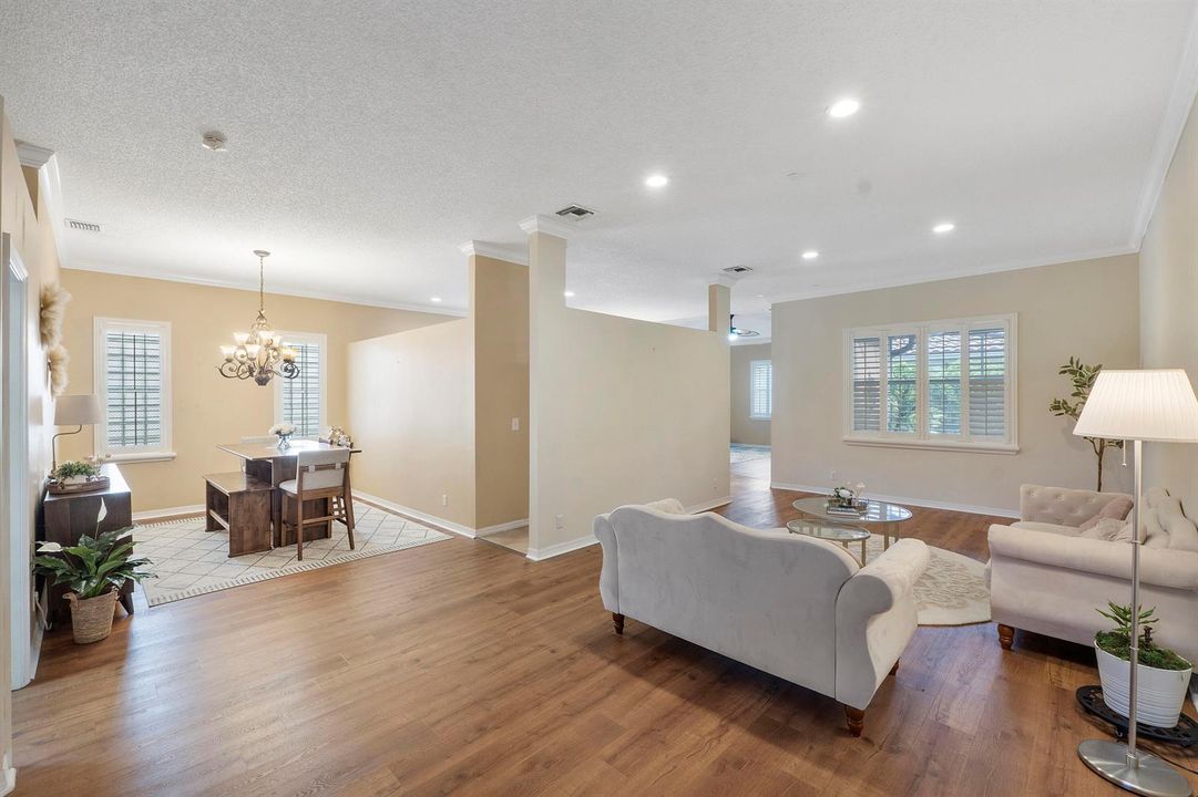 5877 NW 73rd Ct_005