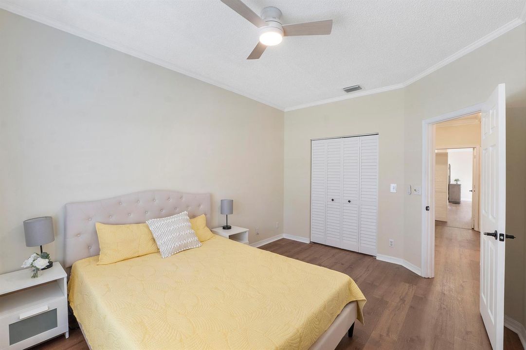 5877 NW 73rd Ct_023