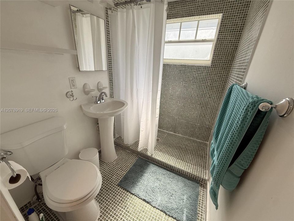 En Venta: $449,000 (2 camas, 2 baños, 900 Pies cuadrados)