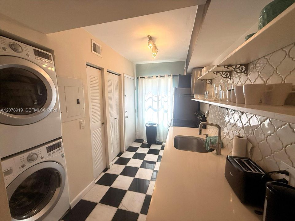 En Venta: $449,000 (2 camas, 2 baños, 900 Pies cuadrados)