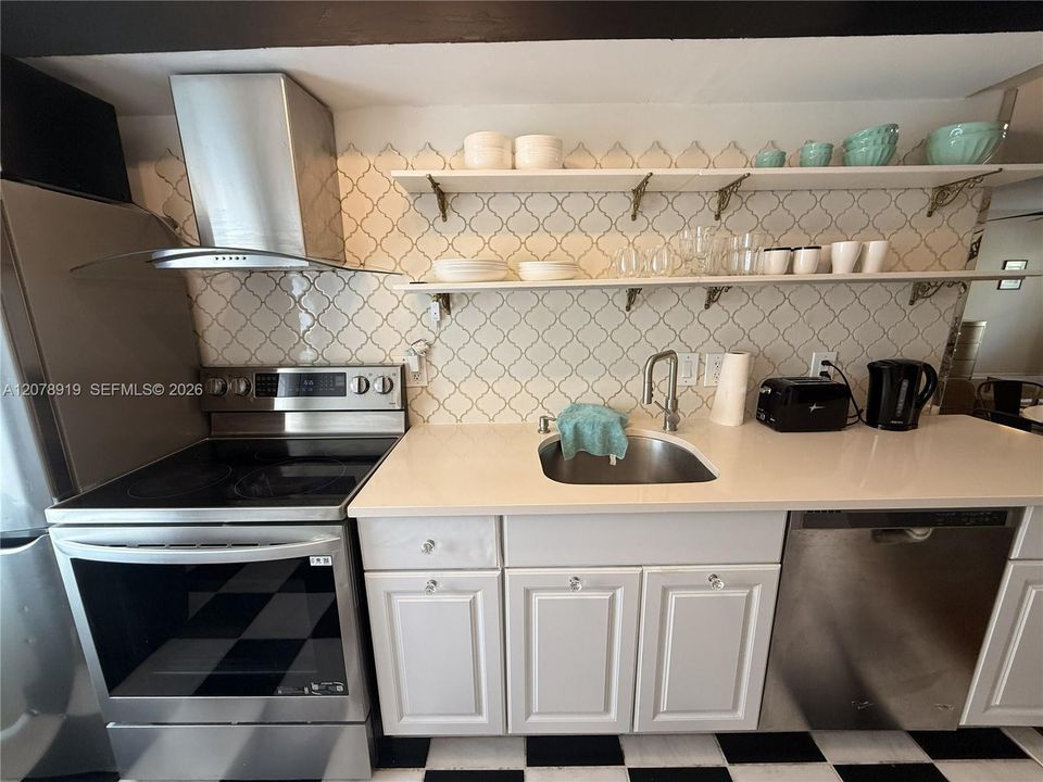 En Venta: $449,000 (2 camas, 2 baños, 900 Pies cuadrados)