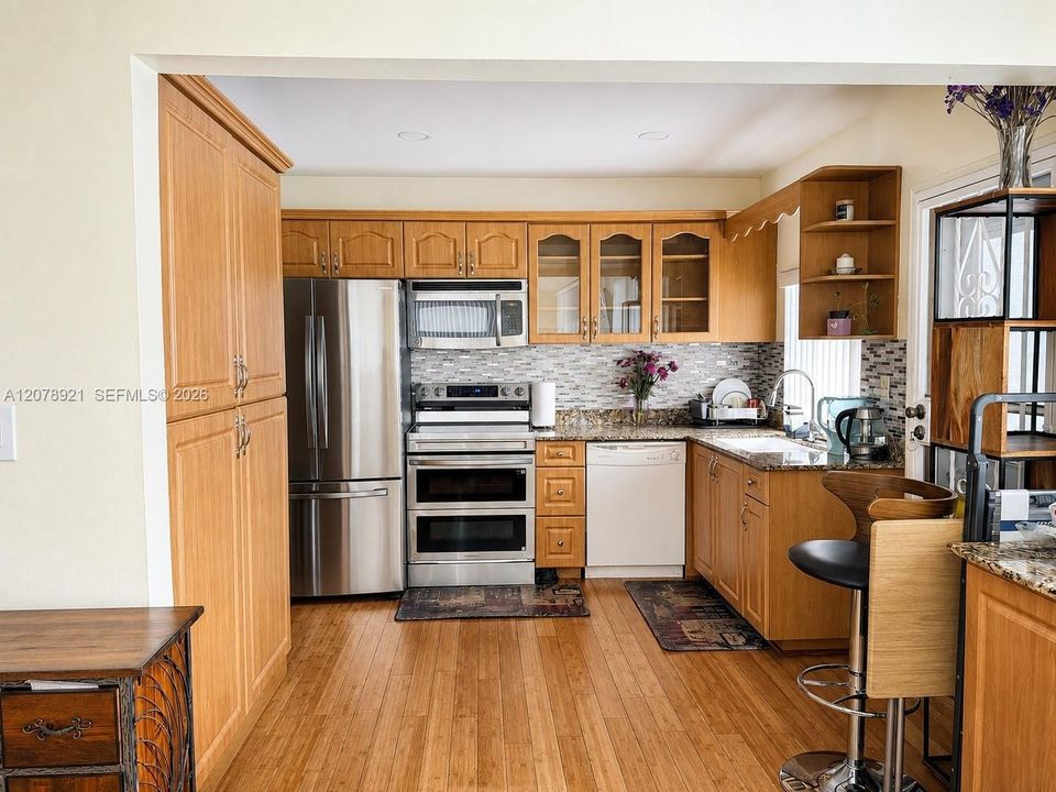 En Venta: $535,000 (4 camas, 2 baños, 1886 Pies cuadrados)