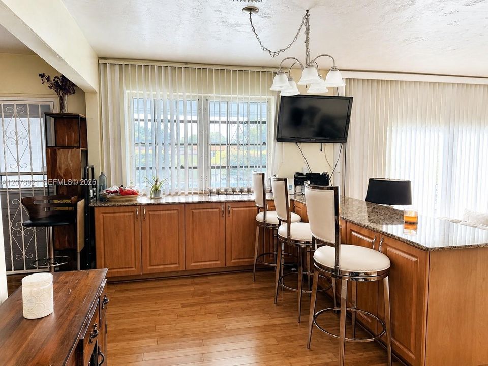 En Venta: $535,000 (4 camas, 2 baños, 1886 Pies cuadrados)