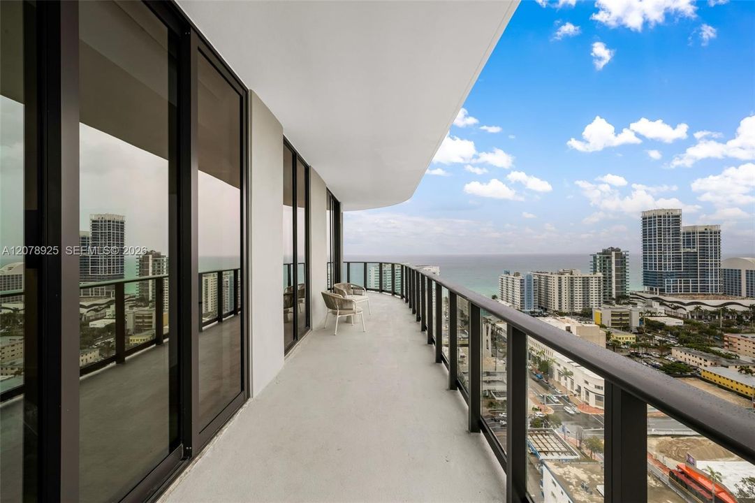 For Sale: $1,950,000 (2 beds, 2 baths, 995 Square Feet)