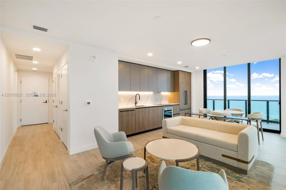 For Sale: $1,950,000 (2 beds, 2 baths, 995 Square Feet)